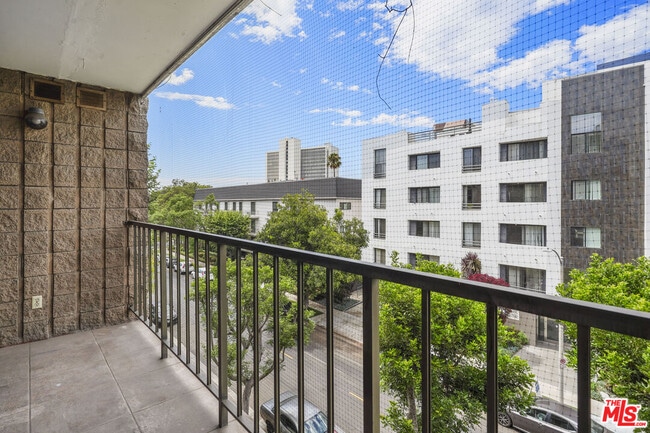 Building Photo - 10966 Rochester Ave