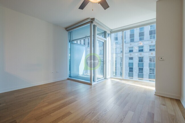 Building Photo - 129 W Kinzie St