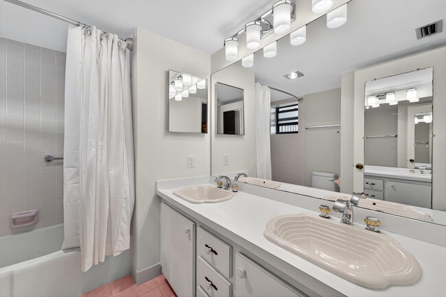 Building Photo - 6 Concourse Dr