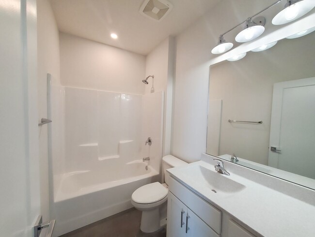 Building Photo - Dahlman Flats - Little Italy One Bedroom