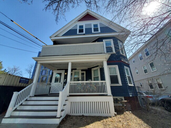 Building Photo - 121 Lowell St