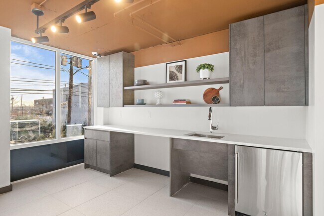 Building Photo - 1 Mallory Ave