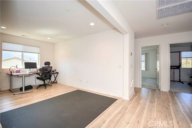 Building Photo - 24218 Hillcrest Dr