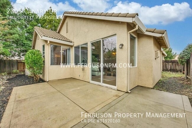 Building Photo - 2305 Canary Dr