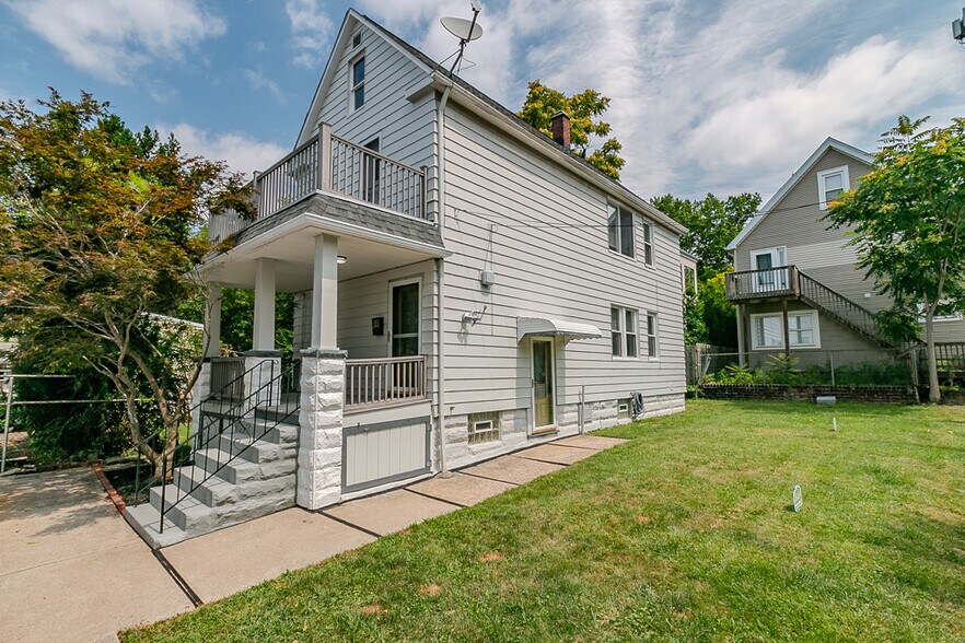 Building Photo - 1935 E 123rd St