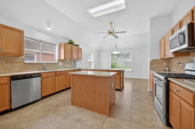 Building Photo - 914 W Peach Hollow Cir