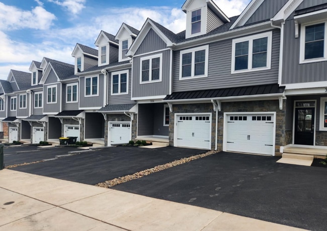 Building Photo - 328 Foxtail Ln