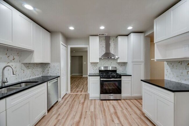 Building Photo - Recently Renovated Property in Hurst