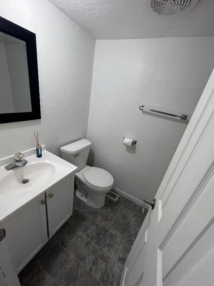 Building Photo - 16 Sassy Ln