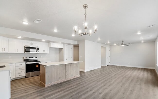 Building Photo - 937 N 215 W