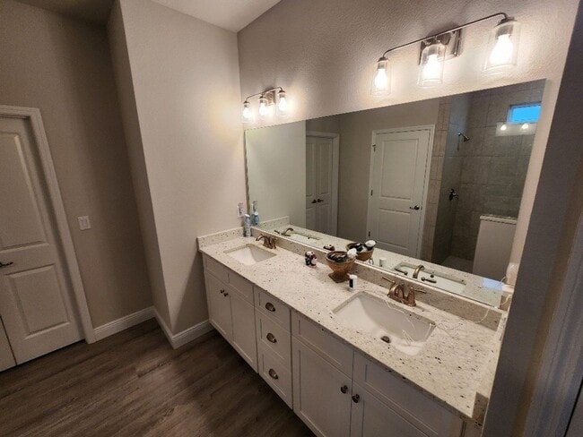 Building Photo - Venetian Bay Home in the Palms