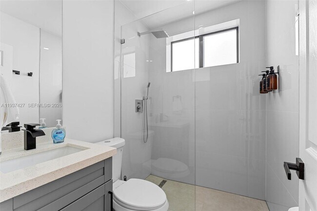 Building Photo - 1144 SW 4th St