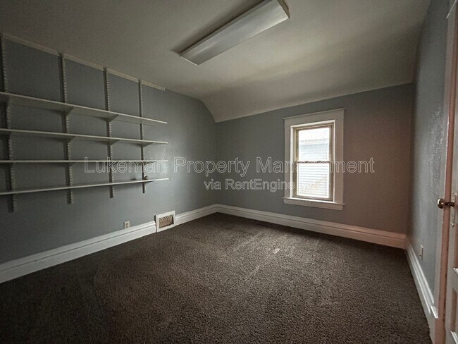 Building Photo - 1832 S Burdick St