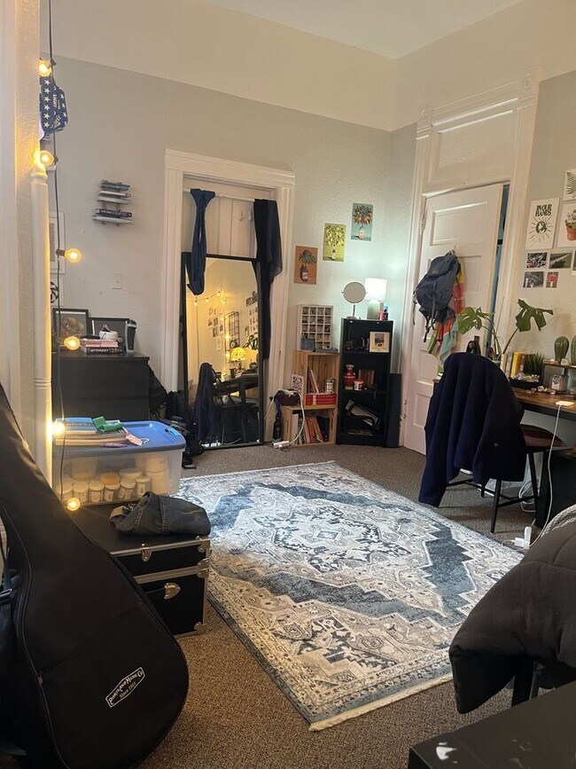 Building Photo - 1212 N Garden St