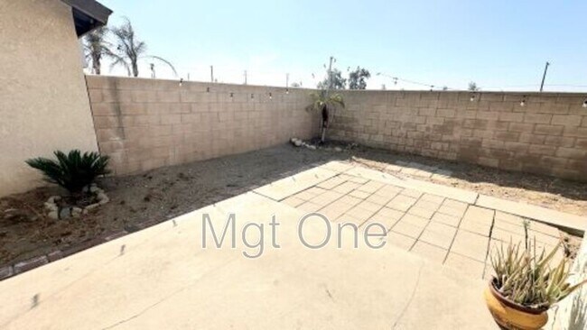 Building Photo - 15763 Paine St