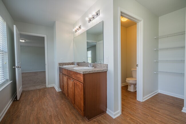 Building Photo - 135 Davila St