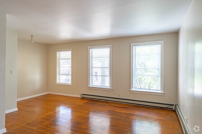 1BR, 1BA - 750SF - Living Area - 669 Potomac Ave