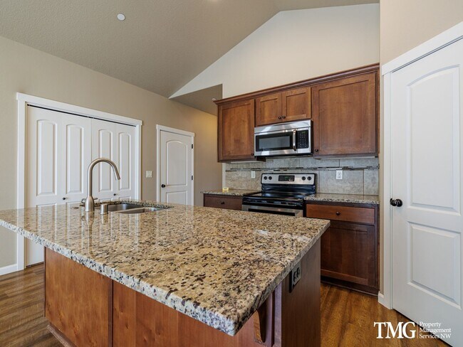 Building Photo - Centrally Located Townhome with Attached Garage & AC