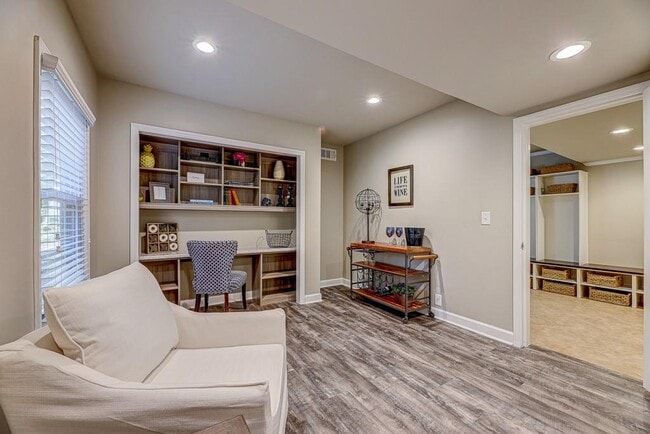 Building Photo - 1185 Lake Colony Dr