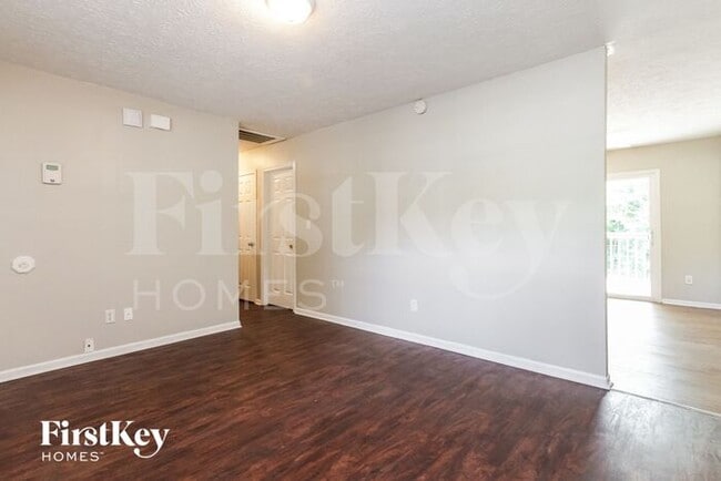 Building Photo - 4333 Phoenix Dr