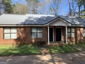 Building Photo - 840 School Rd