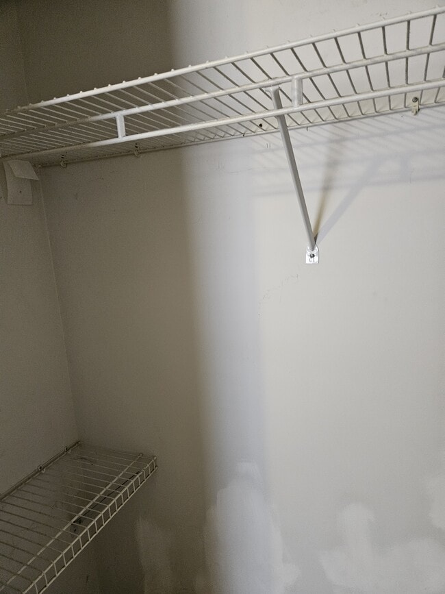 Building Photo - 104 Spring Hill Dr