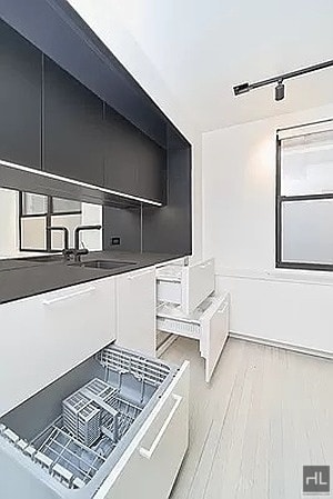 Building Photo - Madison Avenue