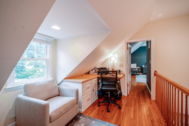 Building Photo - Charming Cape Cod Retreat in Prime Falls C...