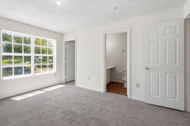 Building Photo - 4240 Summer Landing Dr