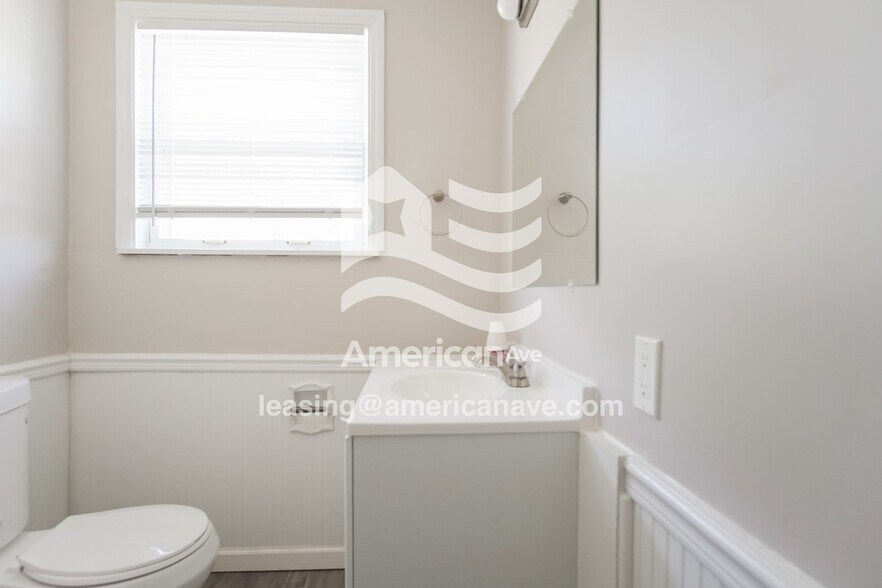 Building Photo - 1410 Linden St