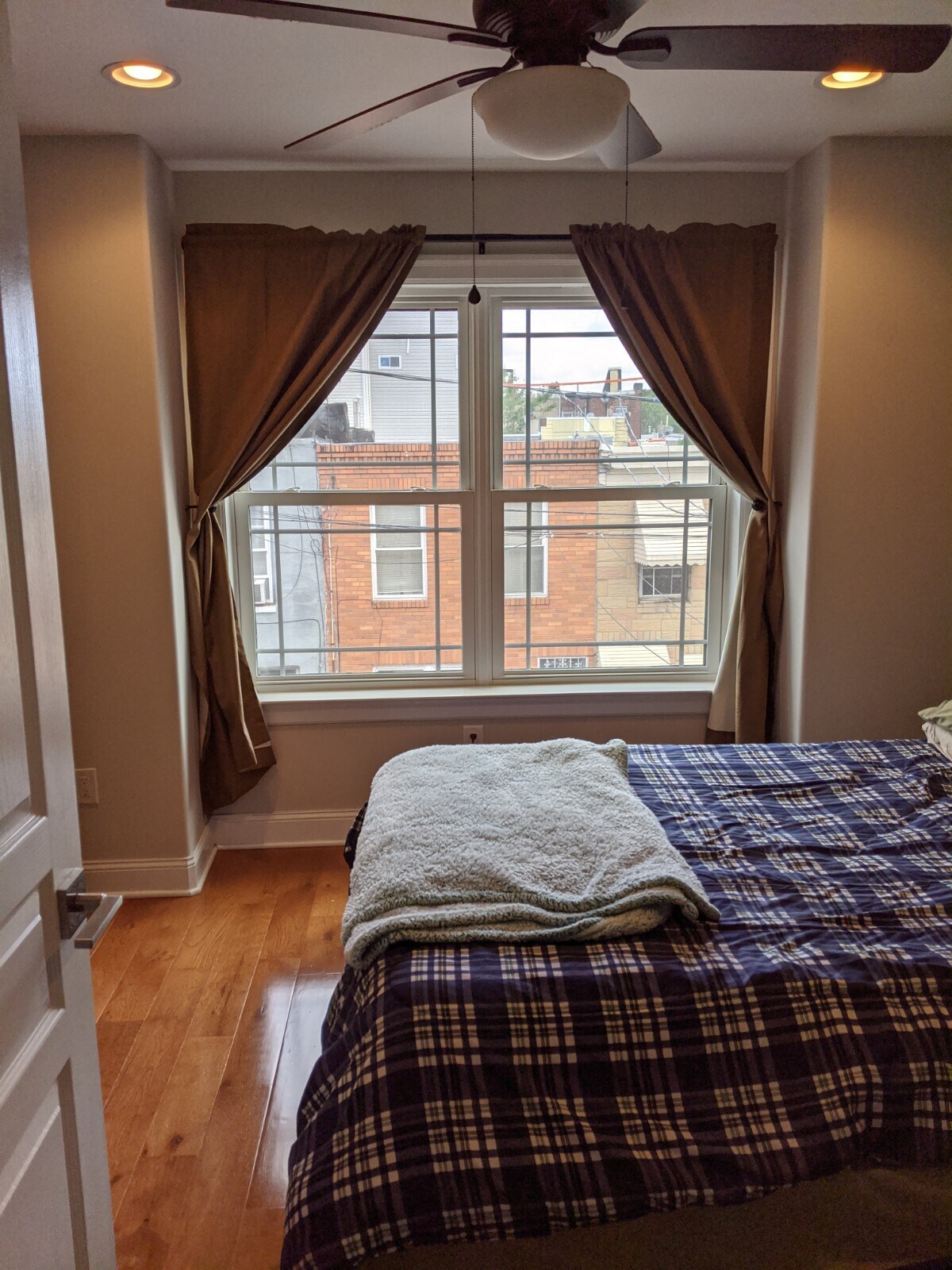 Building Photo - 624 Dudley St