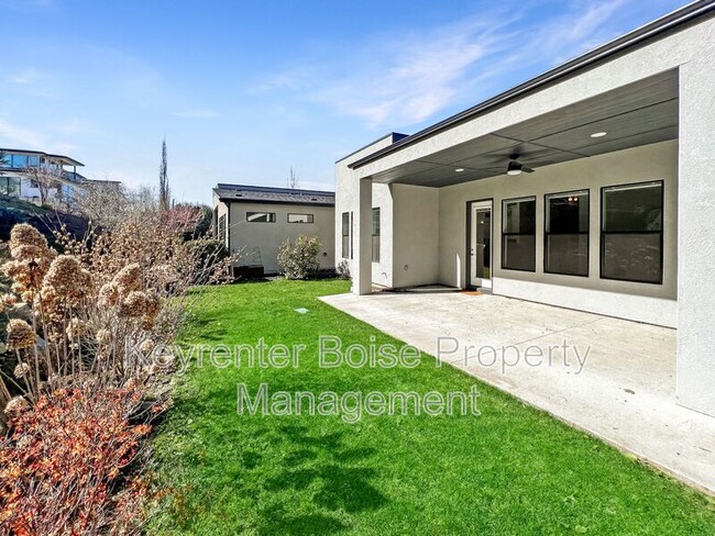 Building Photo - 849 E Joplin Ln