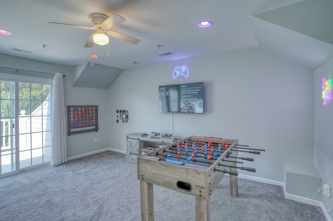 Building Photo - Fairfield Townhome