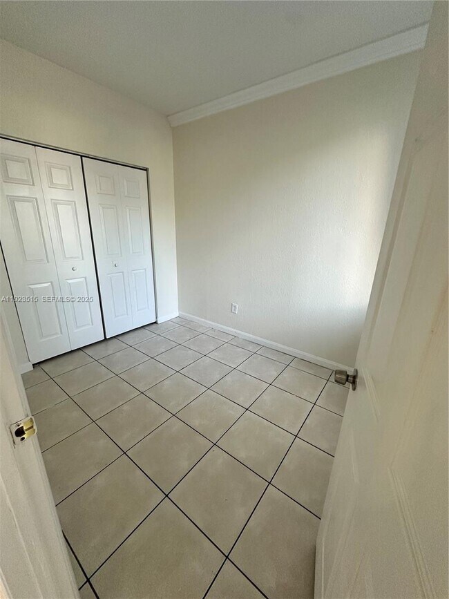 Building Photo - 2704 SE 15th Pl