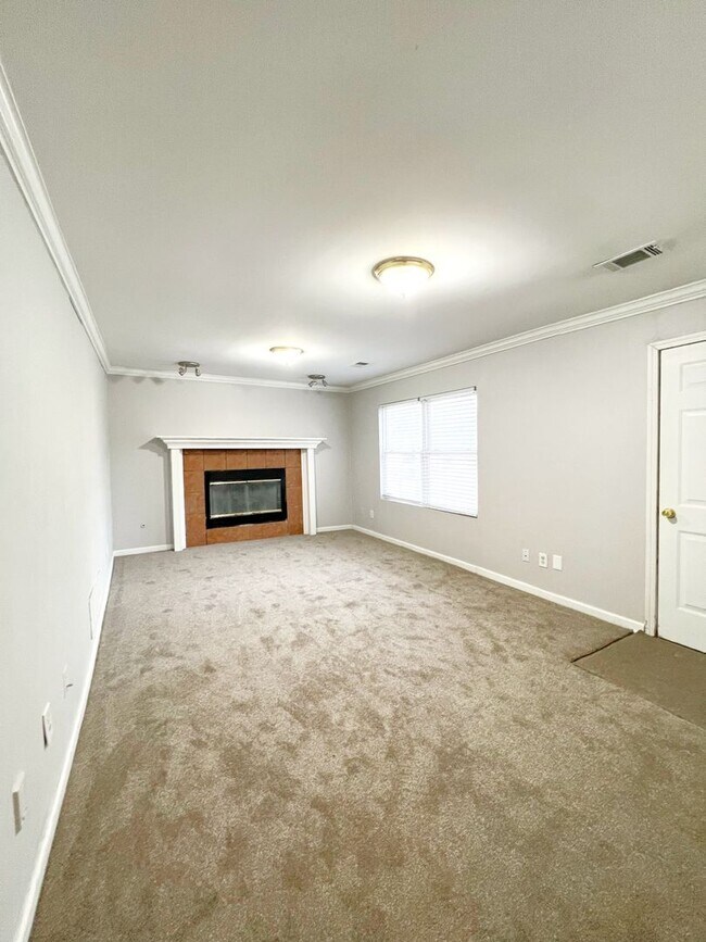 Building Photo - COMING SOON: Bright 3-Bed Home with Spacious Layout & Natural Light!