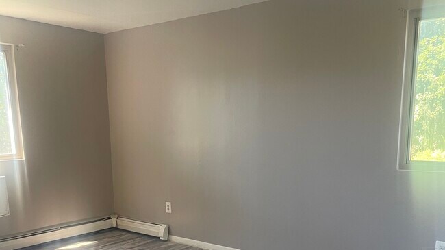 Building Photo - 1051 Old Colony Rd