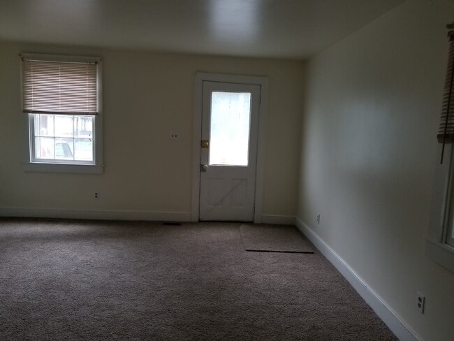 Building Photo - Chesapeake City 2BR/1BA Home for only $120...