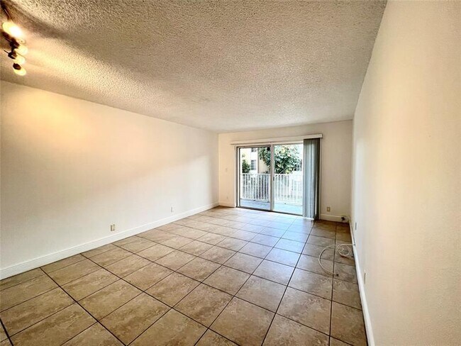 Building Photo - 5221 Geneva Way