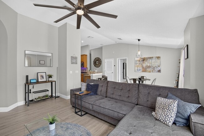 Building Photo - 6746 Breezy Palm Dr