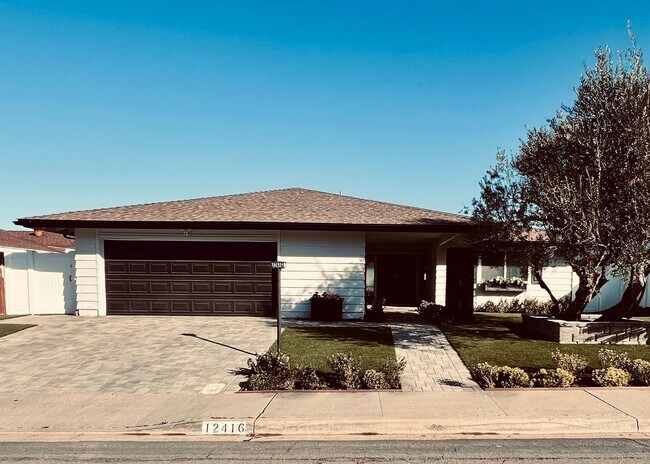 Building Photo - Renovated Rancho Bernardo 55+ Community 2 Bedroom 2 Bathroom Home