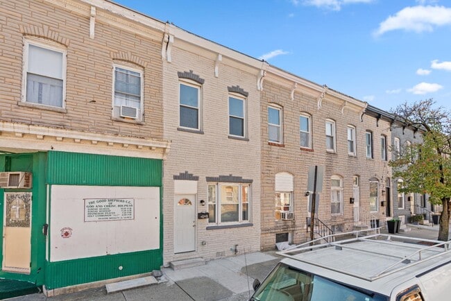 Building Photo - 2429 Ashland Ave