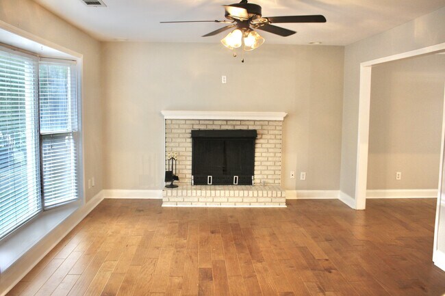 Building Photo - 4858 Riverwood Pl
