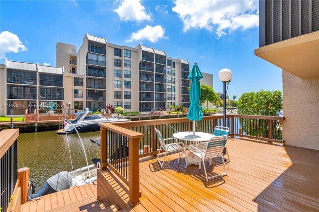 Building Photo - 12 Royal Palm Way