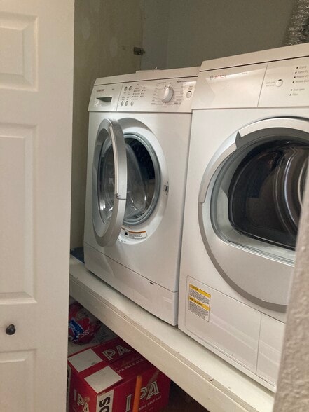 WASHER/DRYER - 4 Lincoln Ave