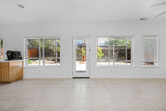 Building Photo - 166 Blackstone Dr