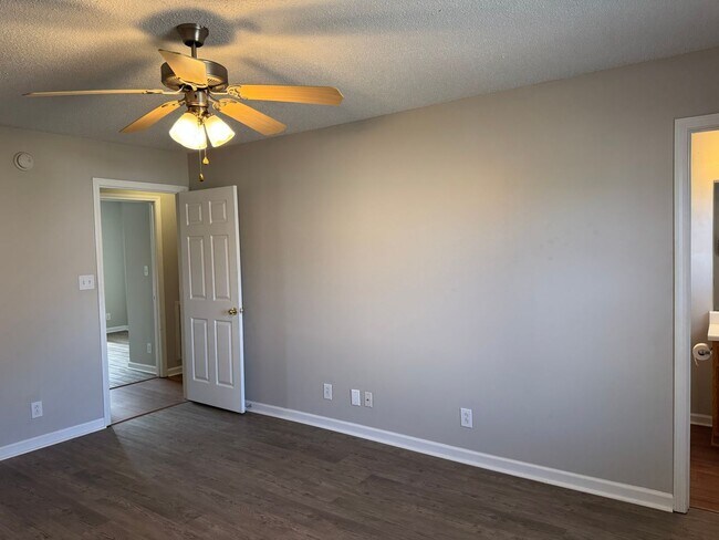 Building Photo - Lovely 3 Bedroom 2 Full Bath Home with? Large Deck & Fenced in Back?yard!