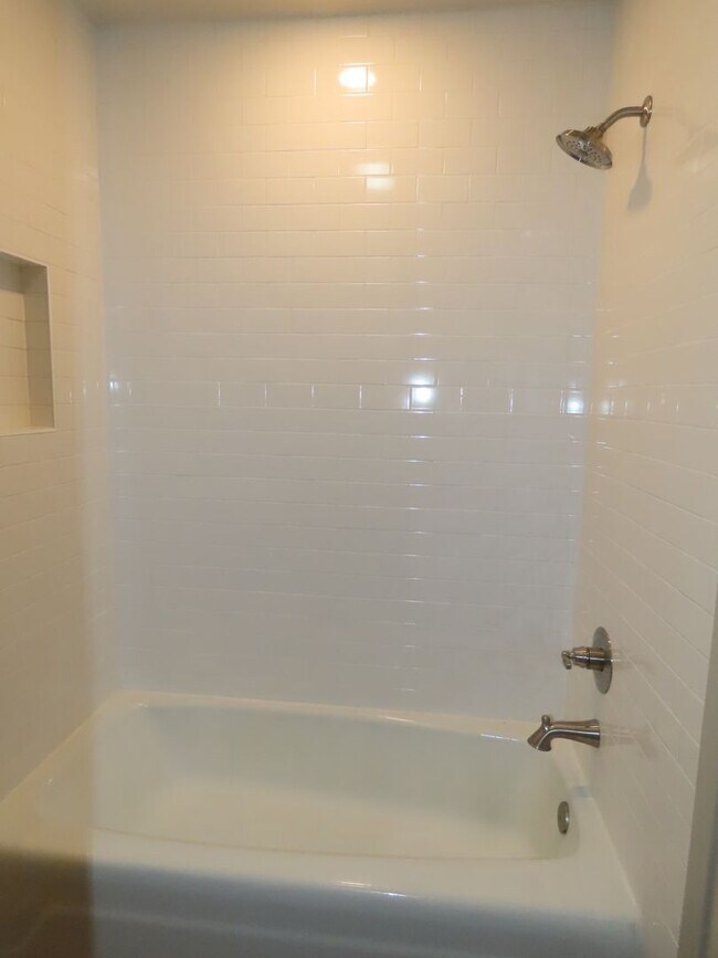 Building Photo - Updated 5 bedroom, 3 bathroom home in Tyle...