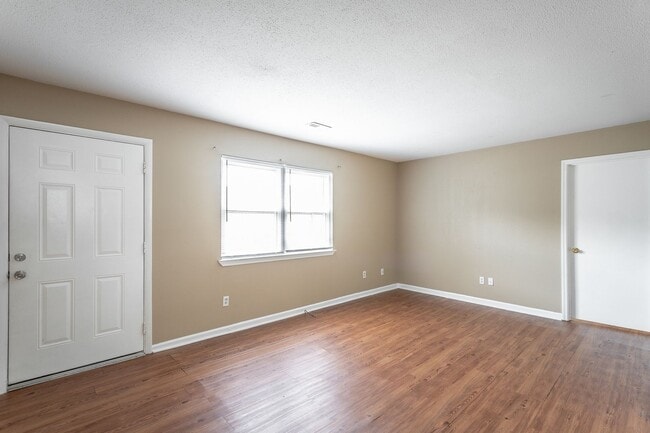 Building Photo - Charming home now available for rent in Ch...