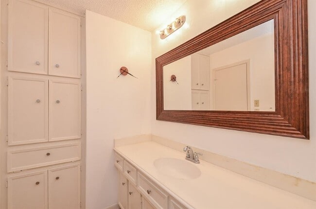 Building Photo - 3514 W Creek Club Dr