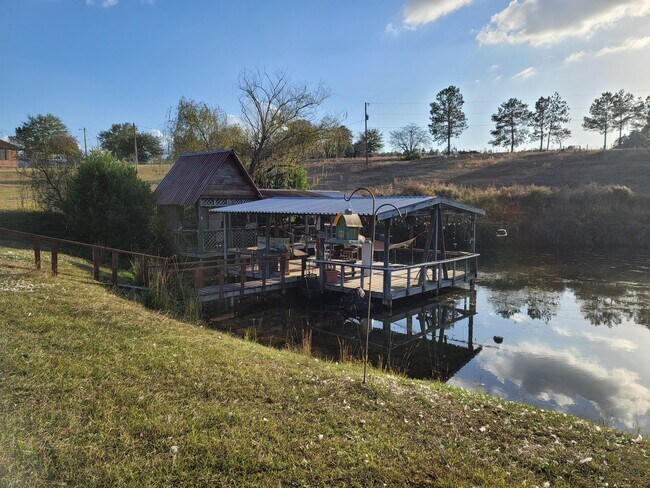 Building Photo - 719 Redds Branch Rd